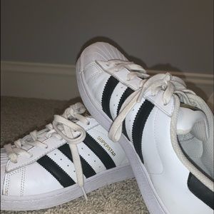 women’s size 7.5 adidas superstars white